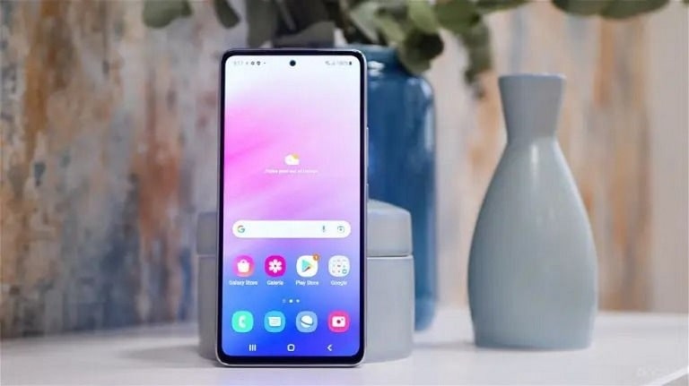 nen-mua-samsung-galaxy-a54-moi-ra-hay-iphone-se-2022-thiet-ke