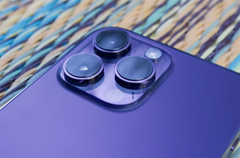ro-ri-kich-thuoc-camera-va-nhieu-thong-tin-cua-iphone-15-ultra-phan-nho-ra-cua-camera