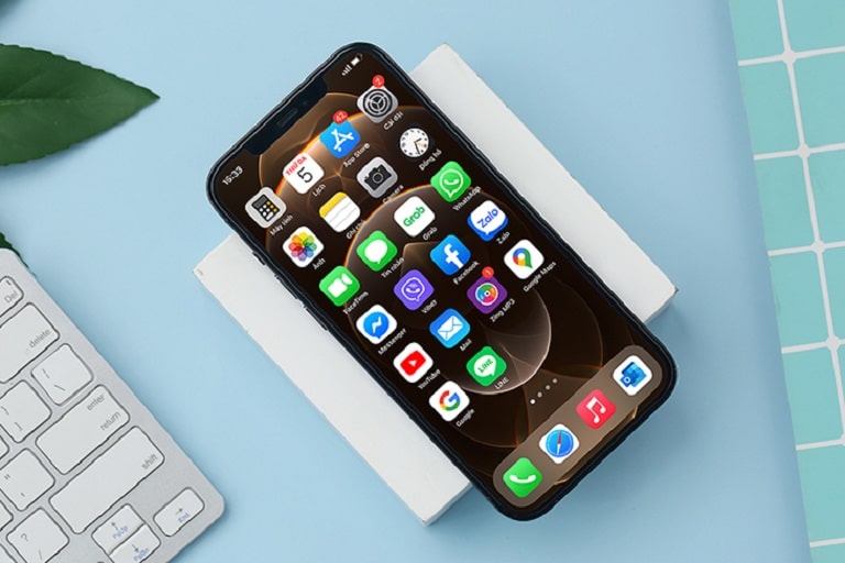 nam-2023-iphone-12-pro-co-con-dang-mua-sau-2-nam-ra-mat-thiet-ke