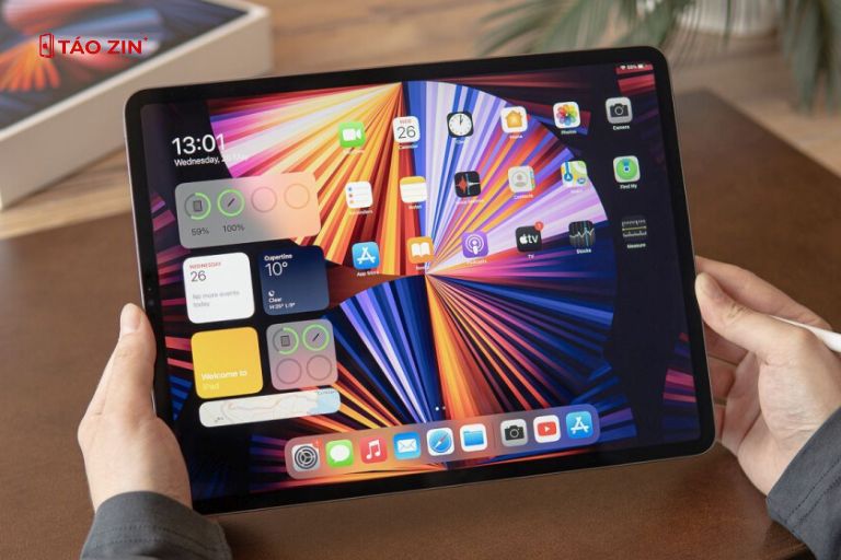 iPad Pro 12.9 inches màn hình mini-LED sắc nét